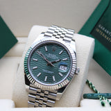 Rolex Datejust 41 Grün Motif - 126334 - LC100 02/2023 - Neuwertig/Teilverklebt - Discontinued - Full Set